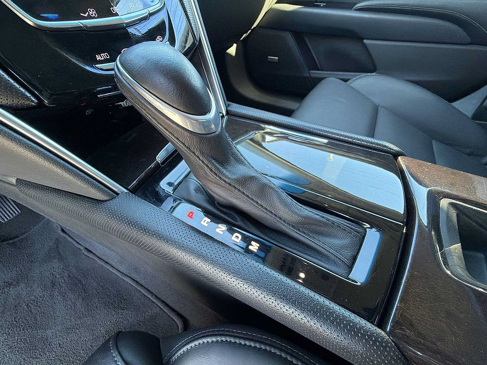 Used 2015 Cadillac XTS w/ Rear Seat Comfort Package FWD image 25