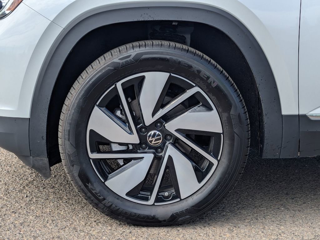 Used 2025 Volkswagen Atlas SEL AWD/4WD image 42