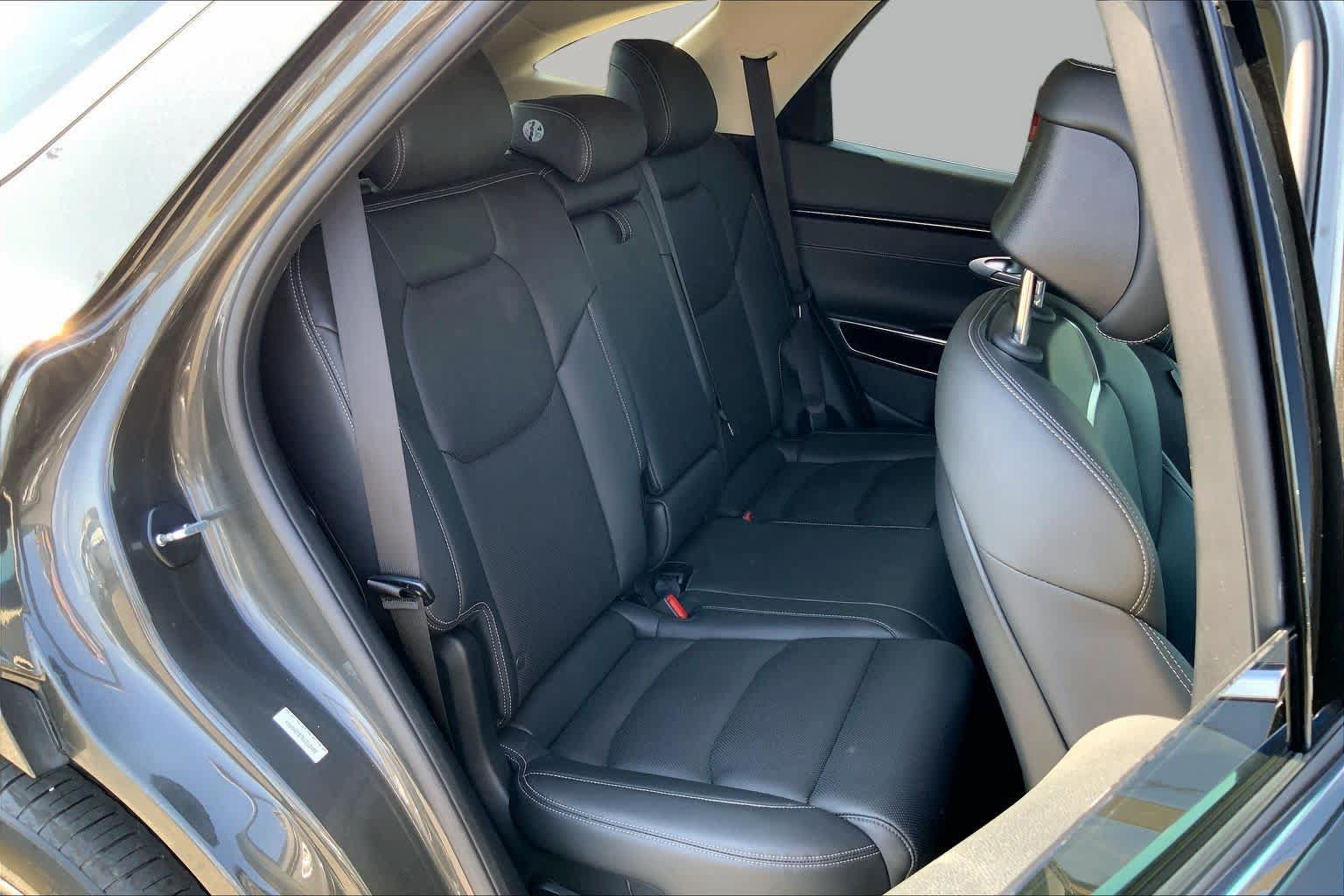 Used 2025 Genesis GV70 2.5T AWD/4WD image 18