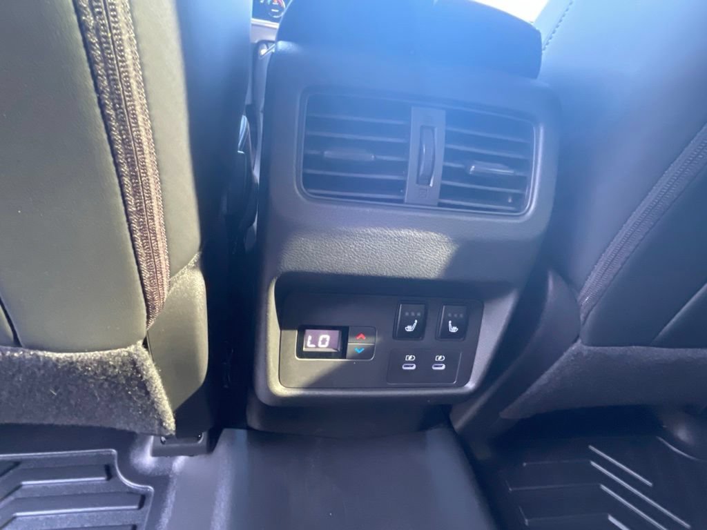 Used 2026 Nissan Rogue Platinum w/ Platinum Premium Package AWD/4WD image 33