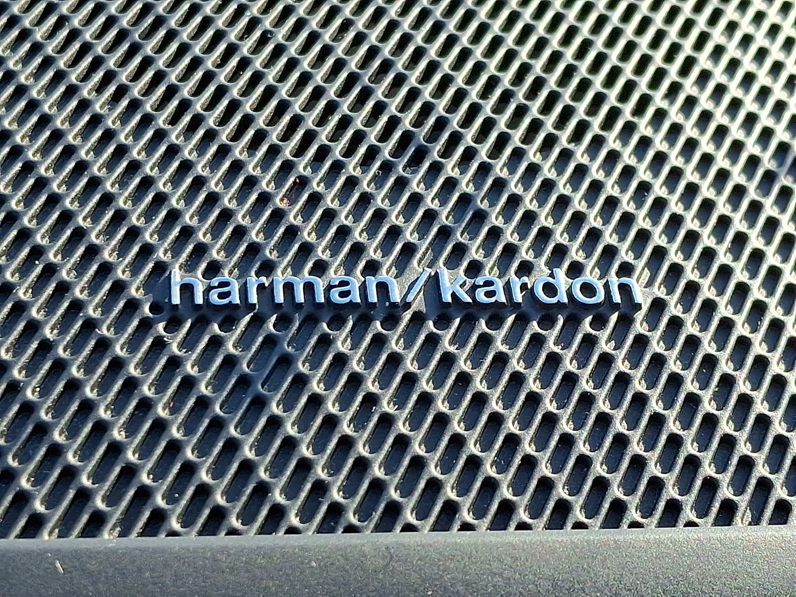 Used 2019 Volvo XC60 T6 Momentum w/ Multimedia Package image 26