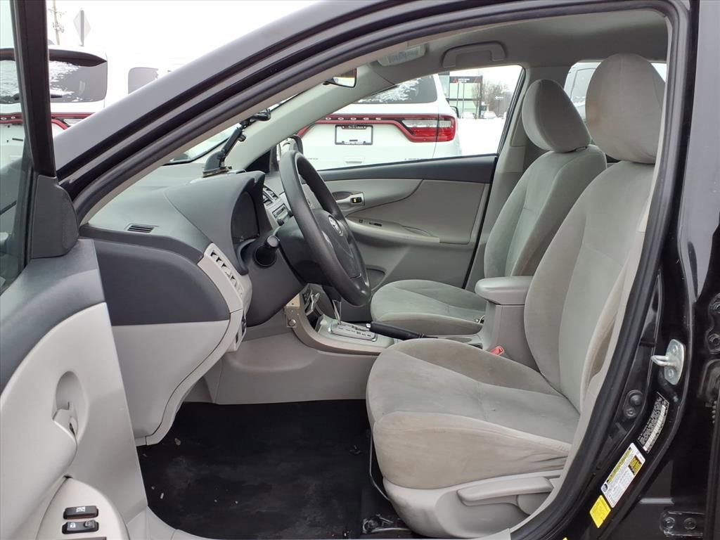Used 2012 Toyota Corolla image 16