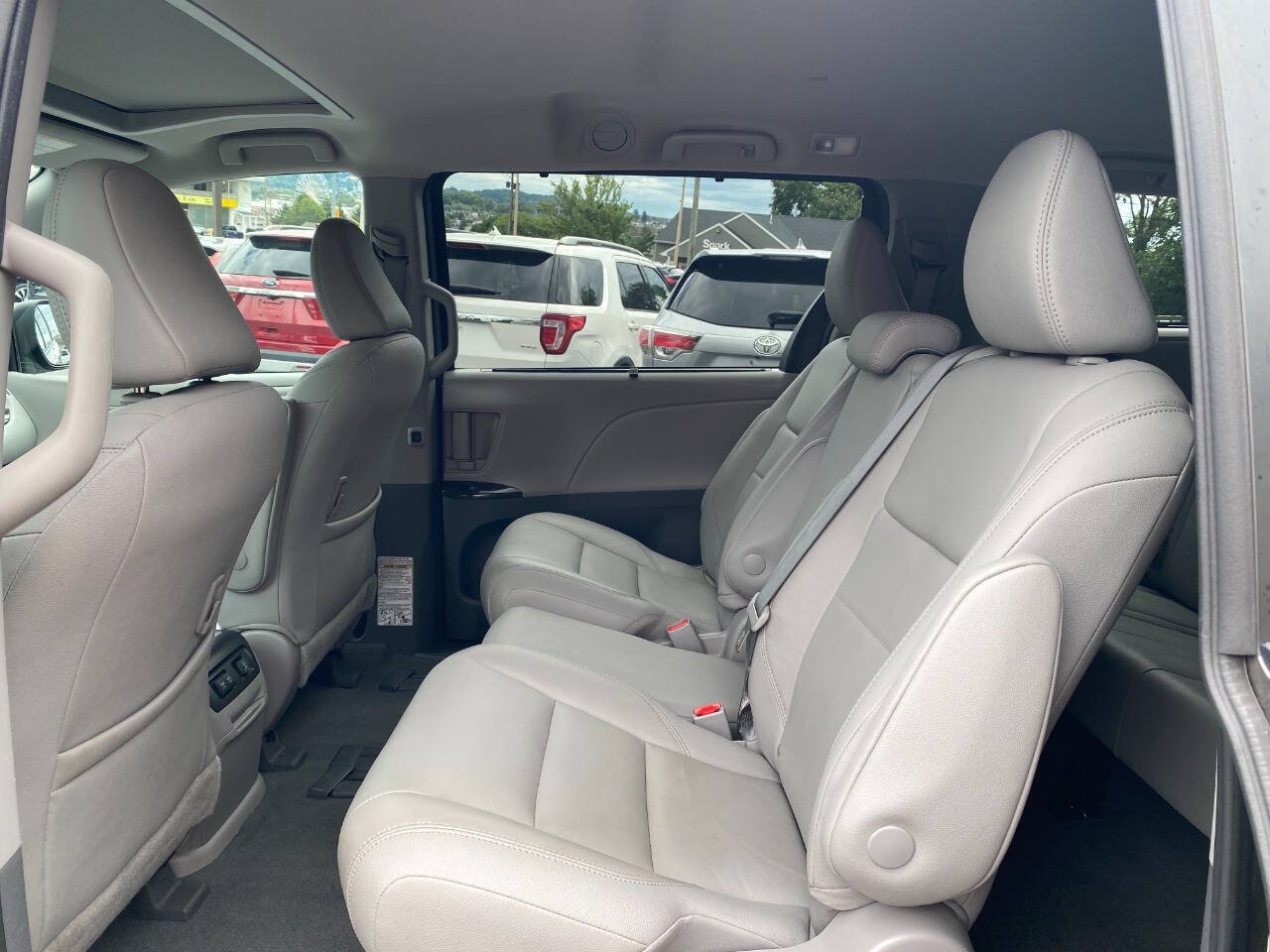 Used 2020 Toyota Sienna XLE FWD image 20