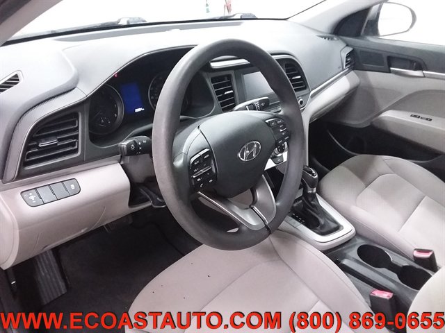 Used 2019 Hyundai Elantra SE FWD image 11