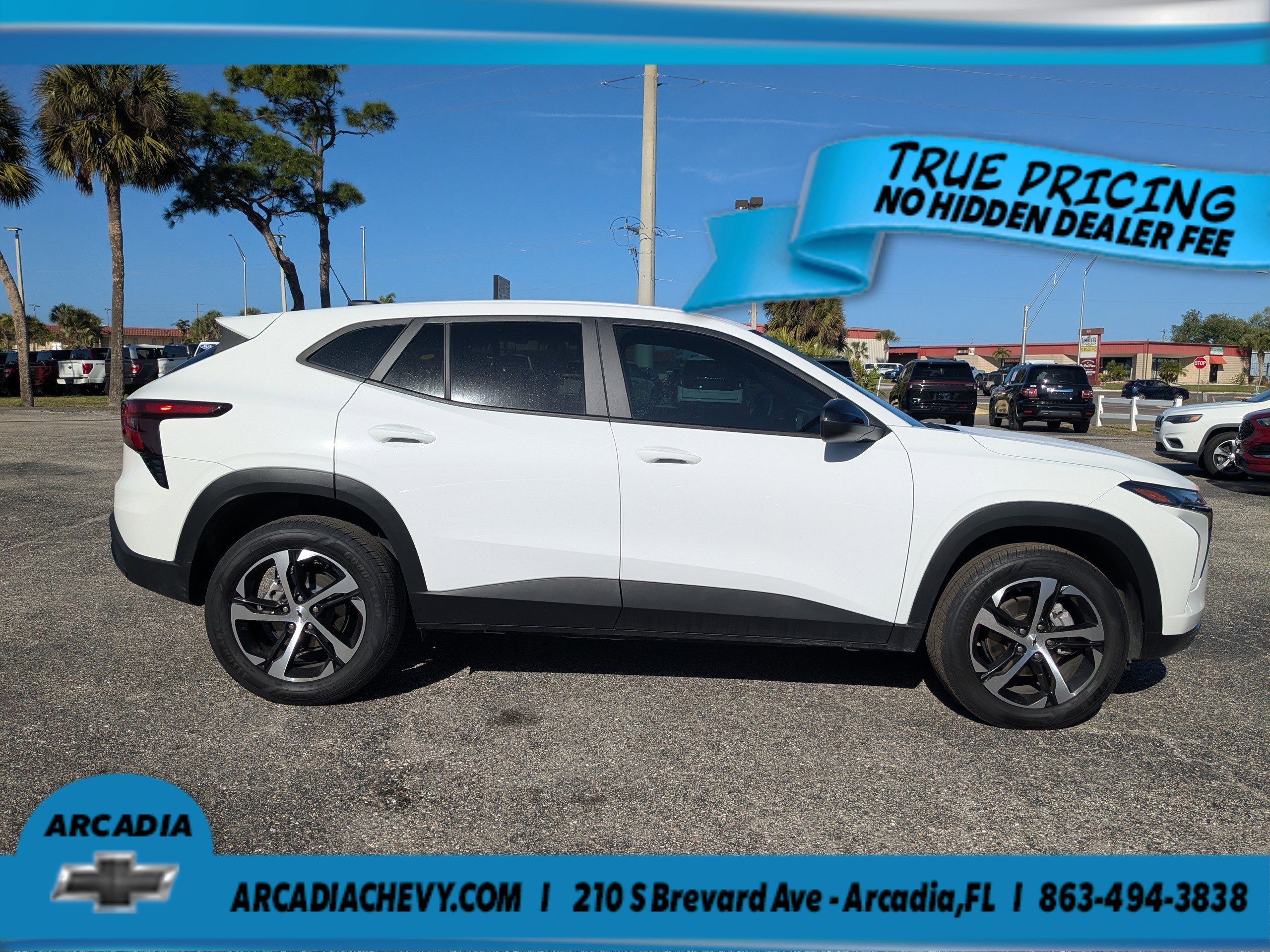 Used 2025 Chevrolet Trax RS w/ Driver Confidence Package FWD image 3