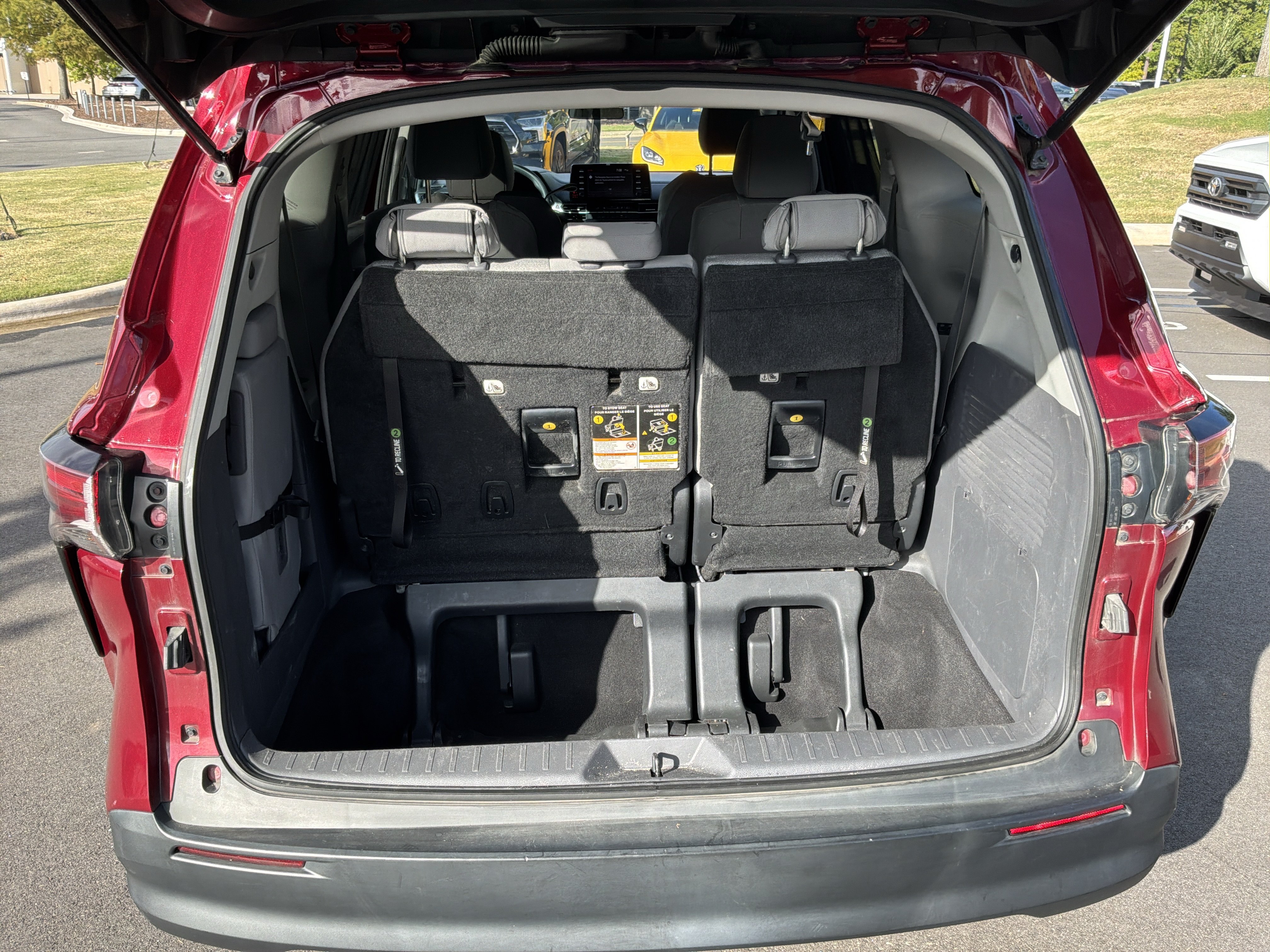 Used 2021 Toyota Sienna LE AWD/4WD image 32