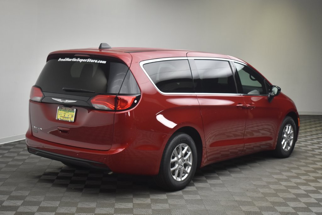 New 2027 Chrysler Pacifica LX FWD image 5