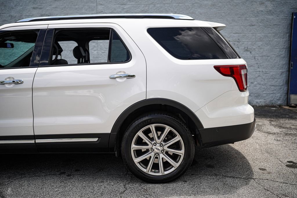 Used 2017 Ford Explorer Limited w/ Equipment Group 301A AWD/4WD image 12