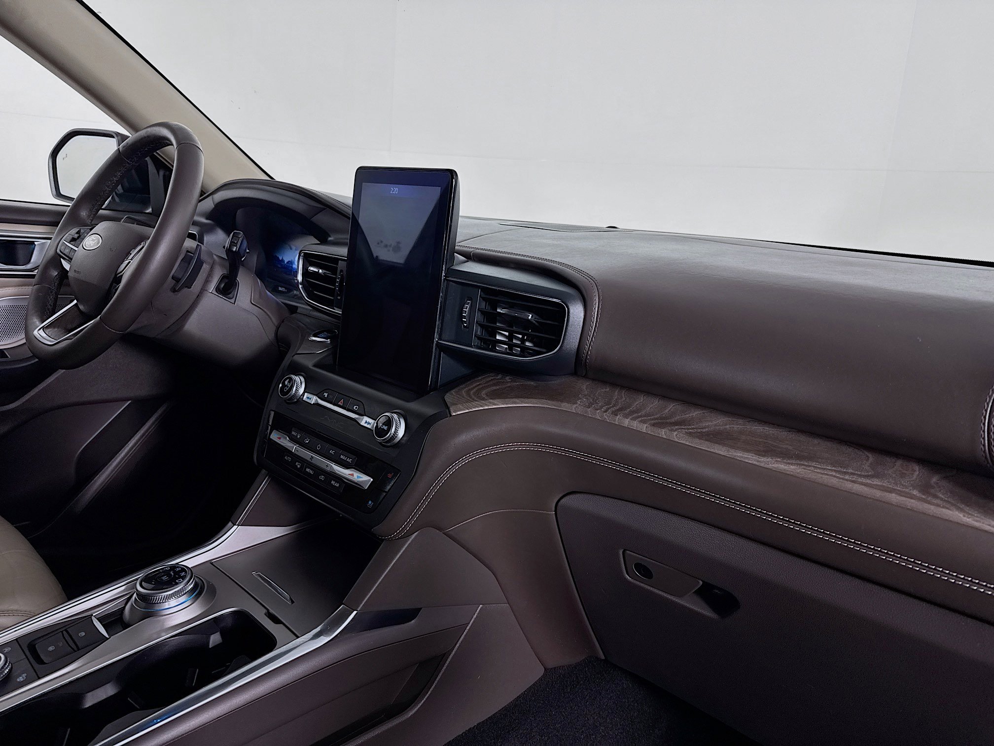 Used 2020 Ford Explorer Platinum w/ Premium Technology Package image 29