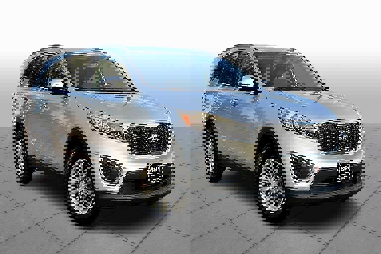 Used 2016 Kia Sorento LX w/ LX Convenience Package image 2