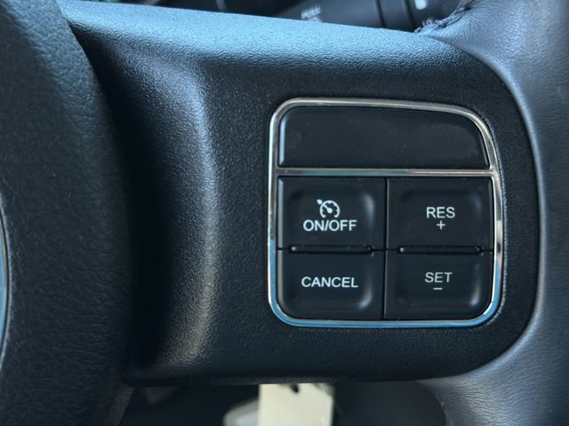 Used 2015 Jeep Wrangler Unlimited Rubicon w/ Connectivity Group AWD/4WD image 27