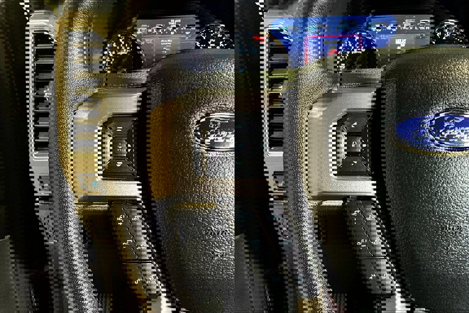 Used 2021 Ford Expedition XLT image 11