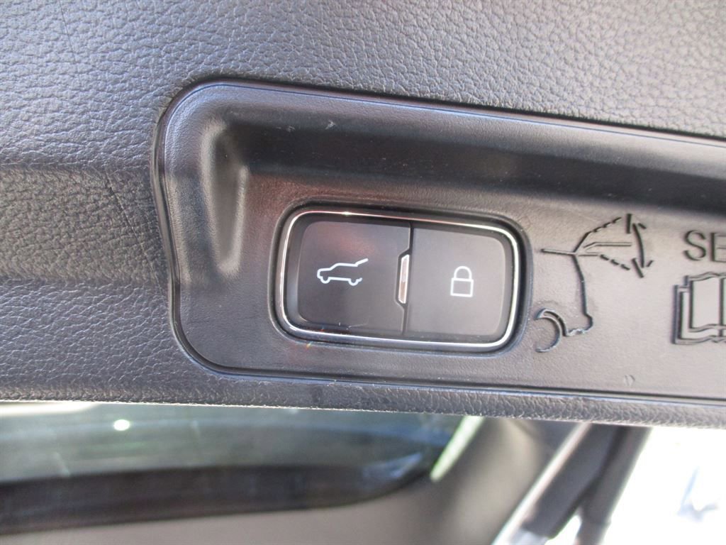 Used 2020 Ford Explorer XLT image 11