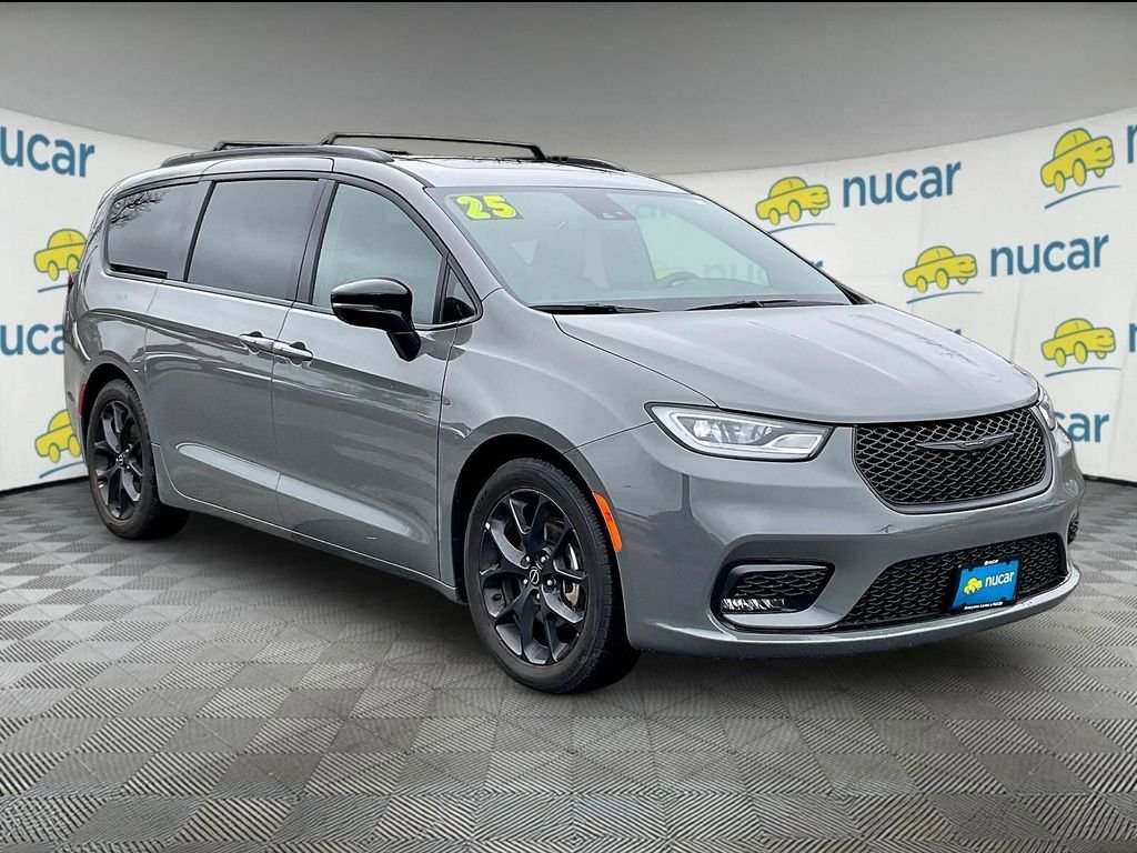 Used 2025 Chrysler Pacifica Limited FWD image 1