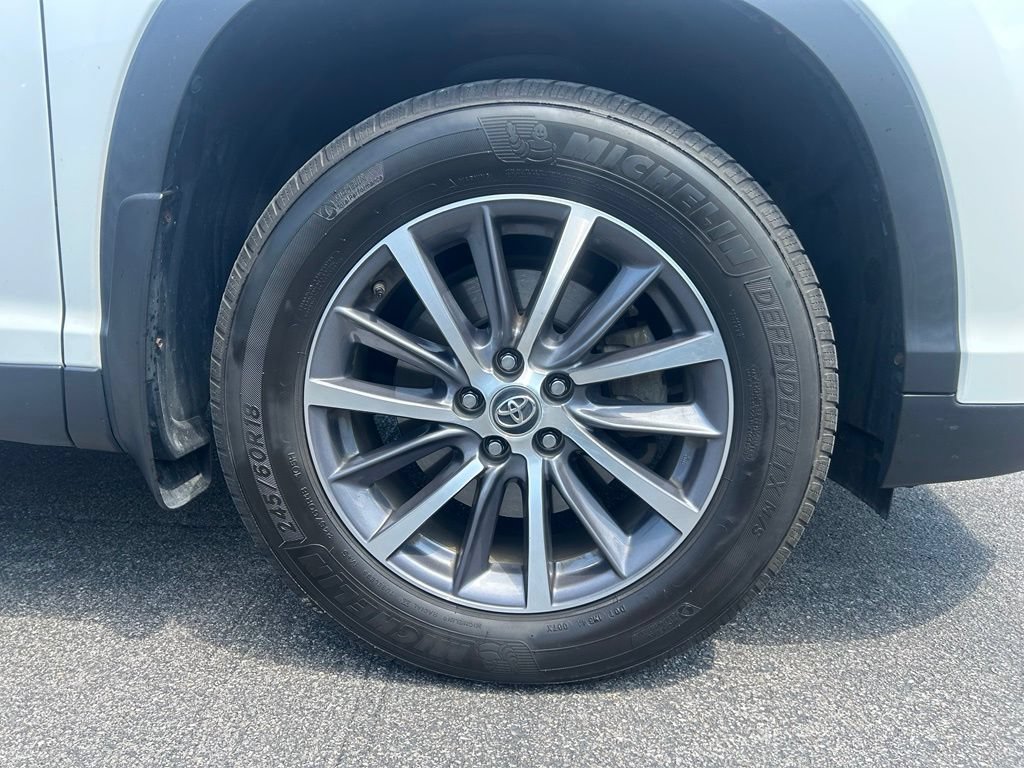 Used 2019 Toyota Highlander XLE AWD/4WD image 26