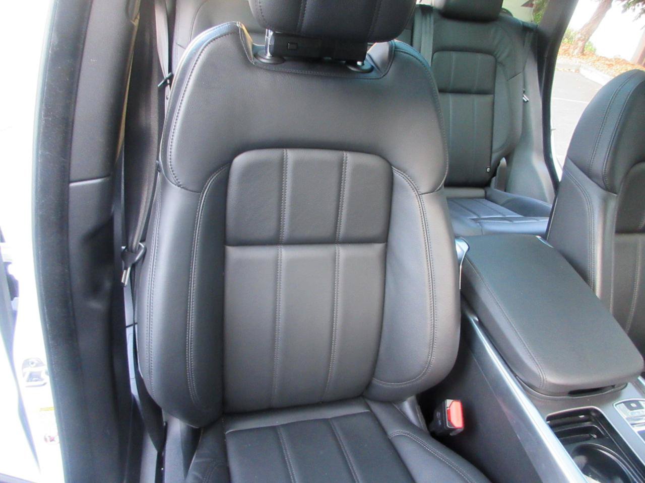 Used 2020 Land Rover Range Rover Sport SE AWD/4WD image 28