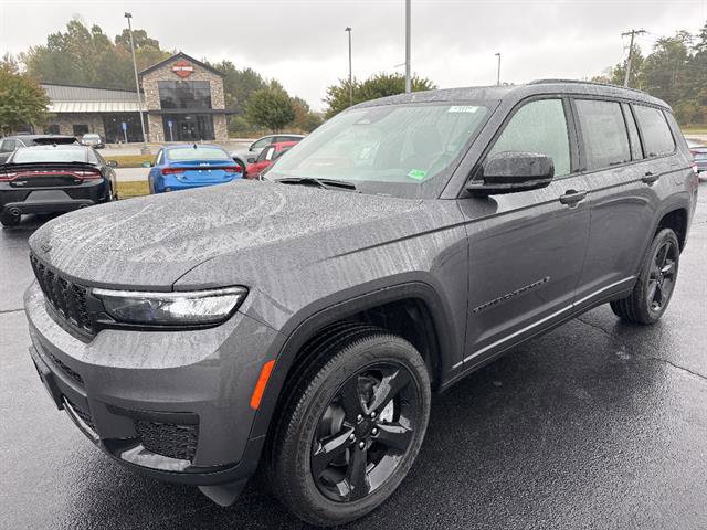 New 2025 Jeep Grand Cherokee L Altitude image 3