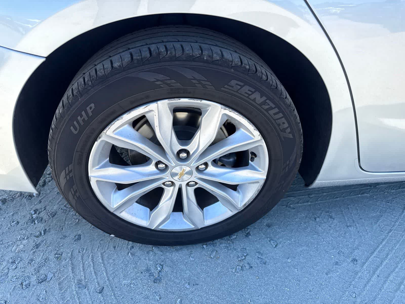 Used 2022 Chevrolet Malibu LT FWD image 17