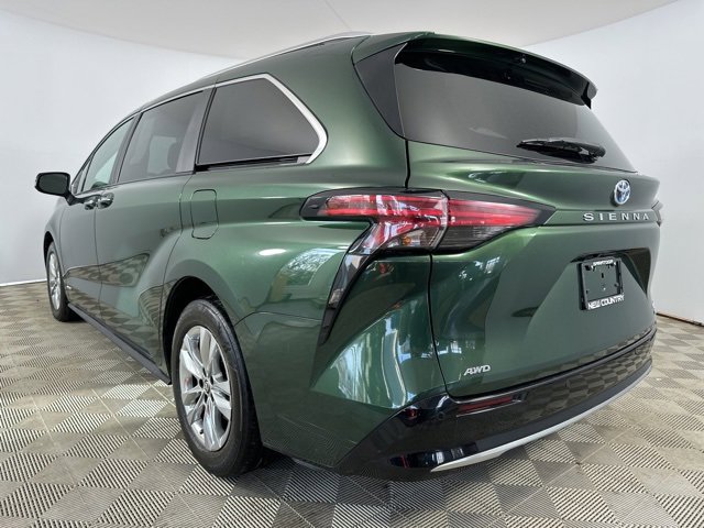 Used 2021 Toyota Sienna Limited image 5