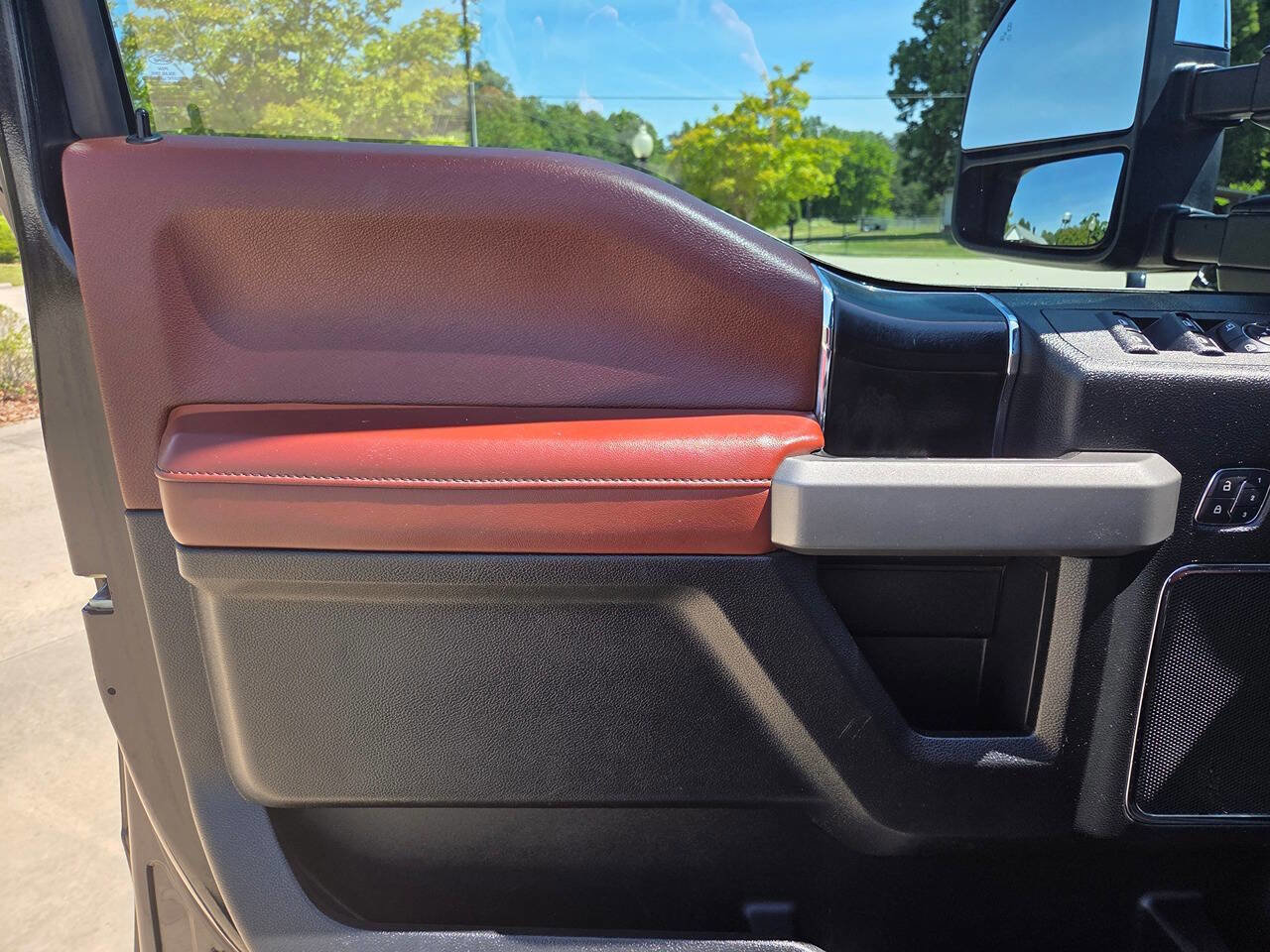 Used 2019 Ford F250 Platinum w/ Platinum Ultimate Package AWD/4WD image 18