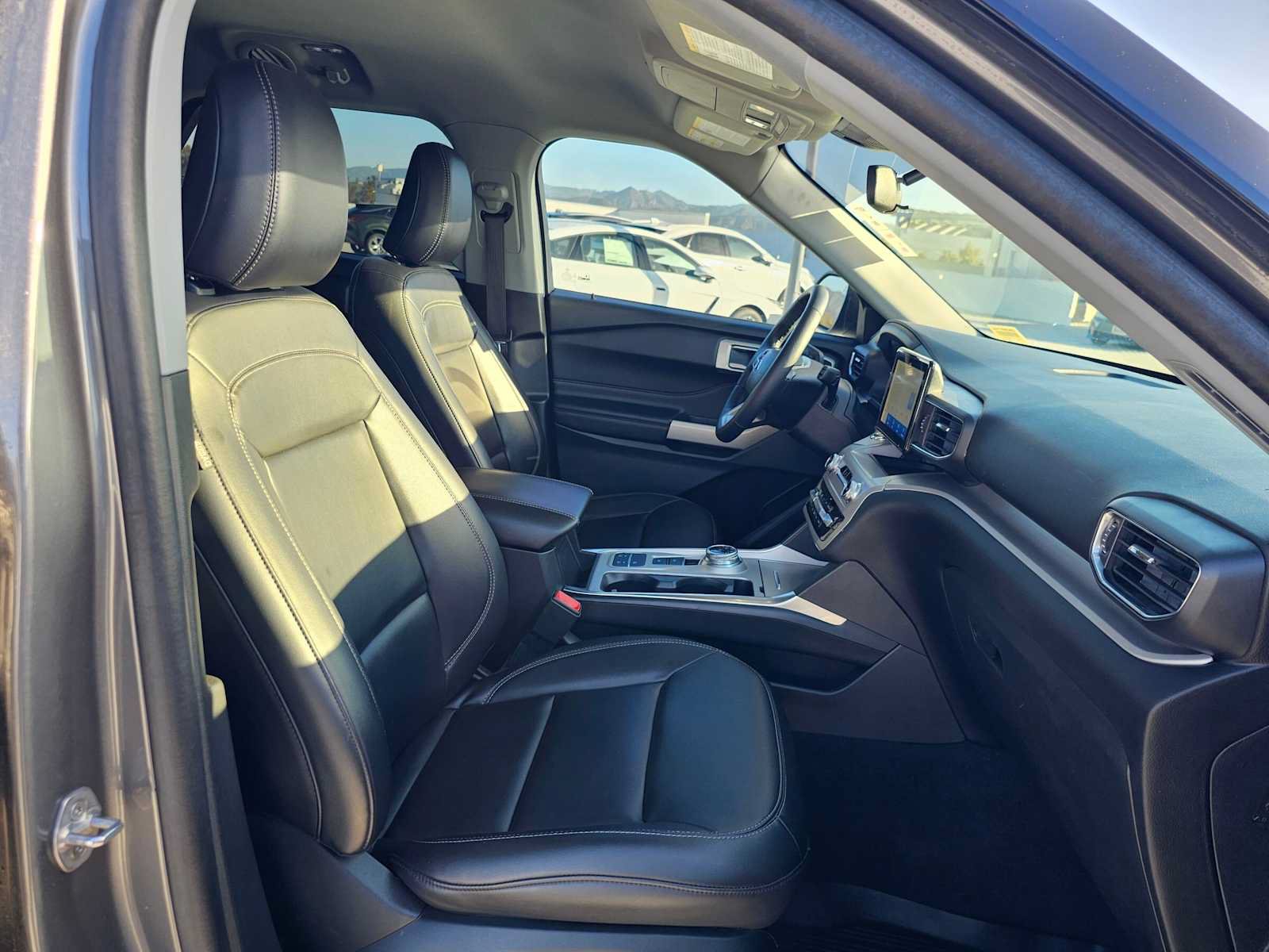 Used 2023 Ford Explorer XLT w/ Equipment Group 202A RWD image 10