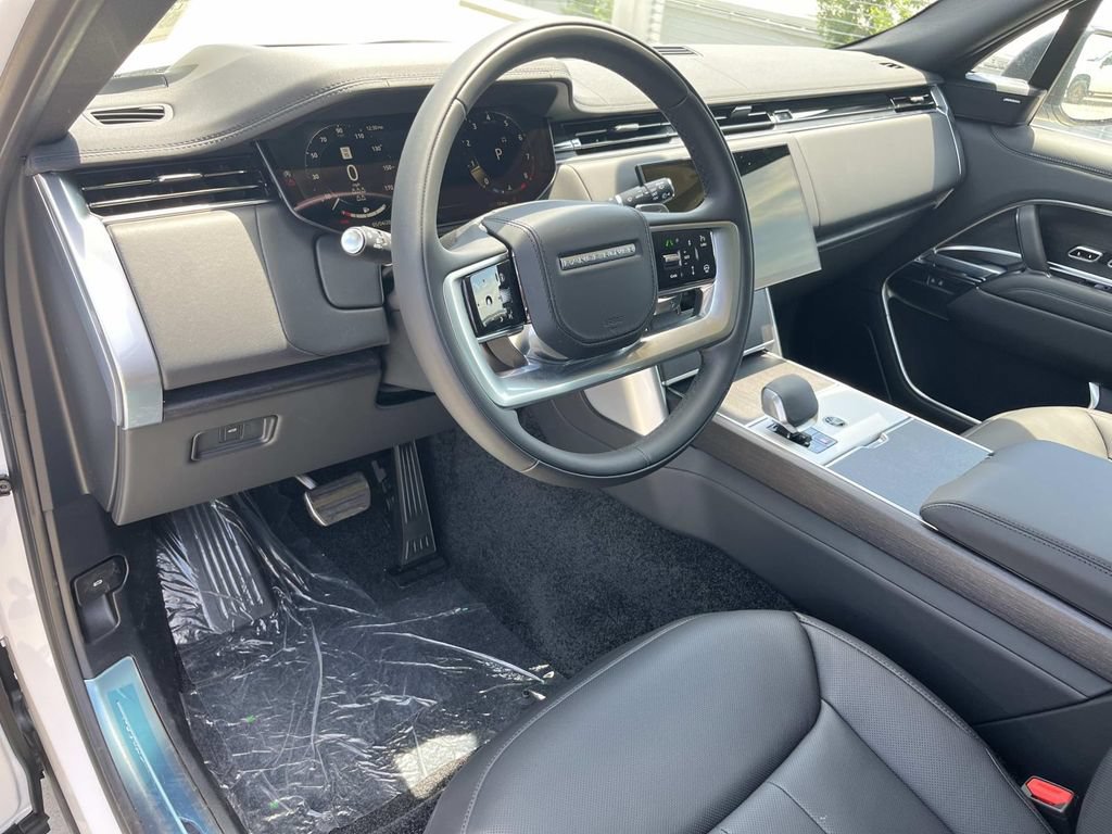 New 2026 Land Rover Range Rover Long Wheelbase SE AWD/4WD image 11
