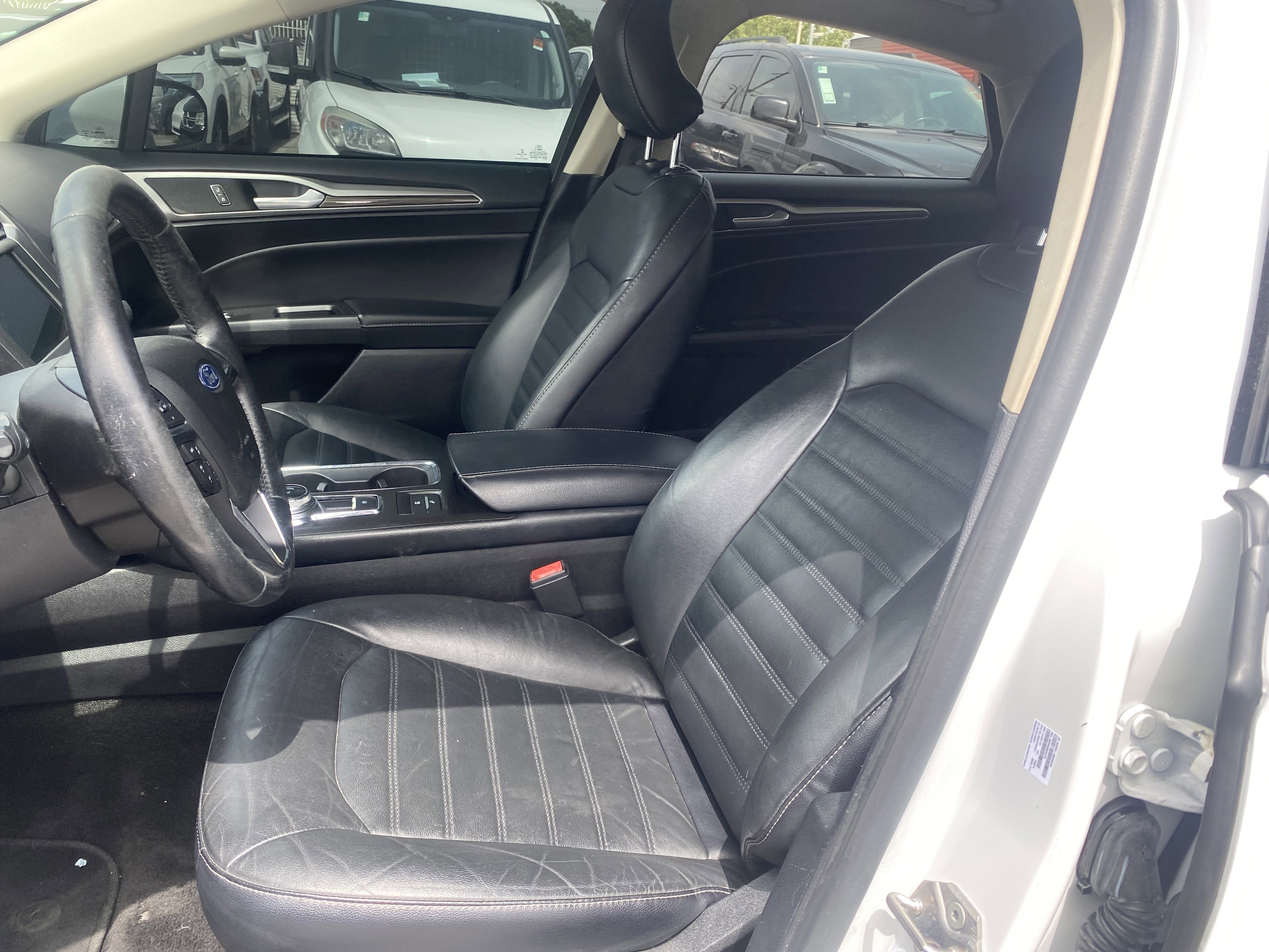 Used 2018 Ford Fusion SE w/ Equipment Group 602A FWD image 13