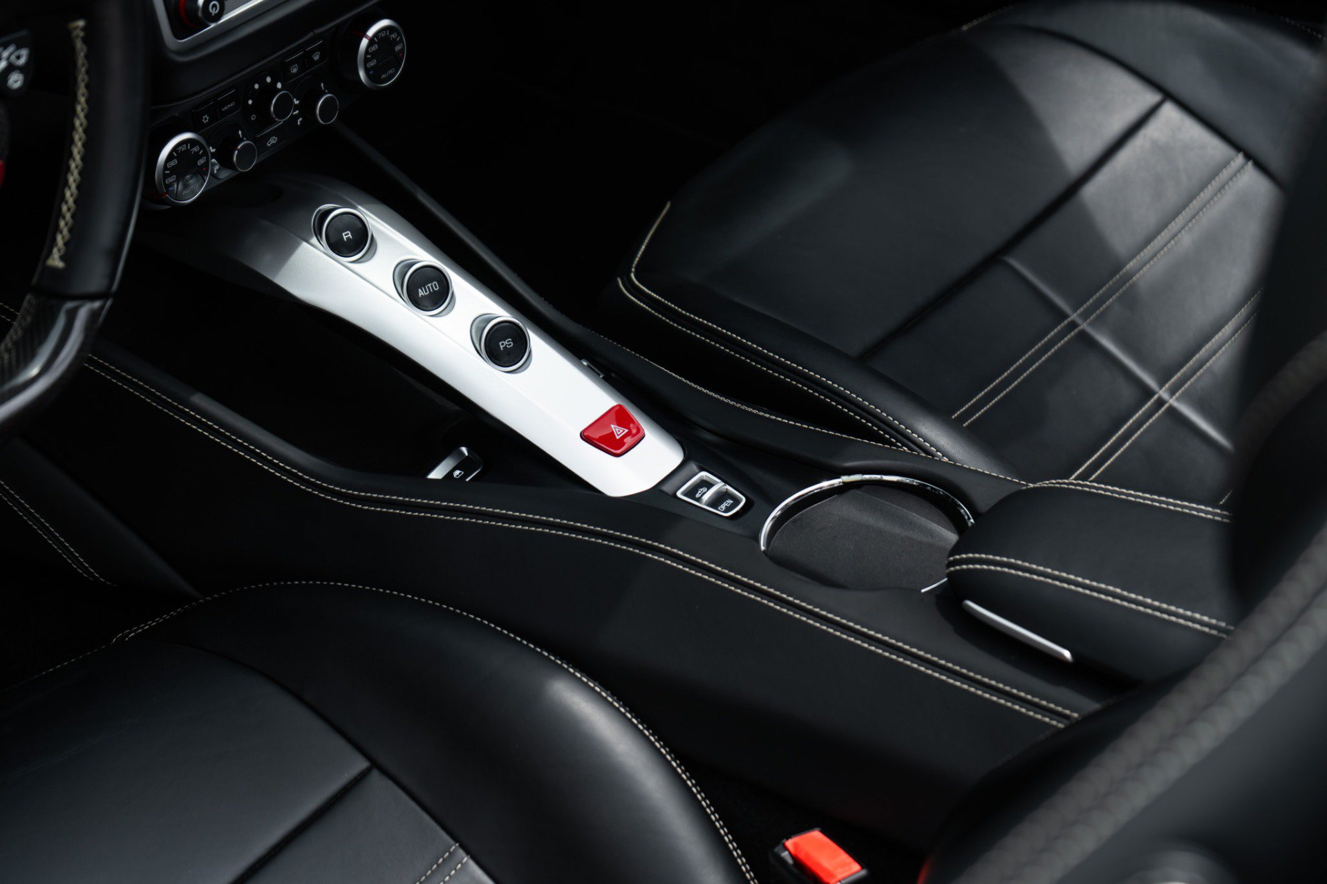 Used 2018 Ferrari California T RWD image 23