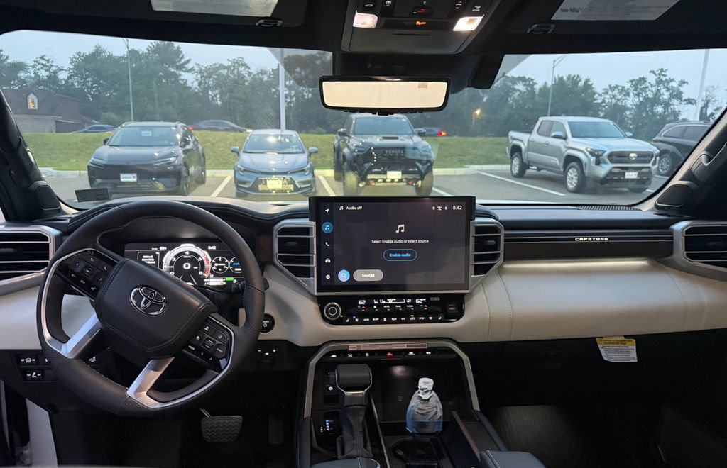 Used 2025 Toyota Sequoia Capstone AWD/4WD image 8