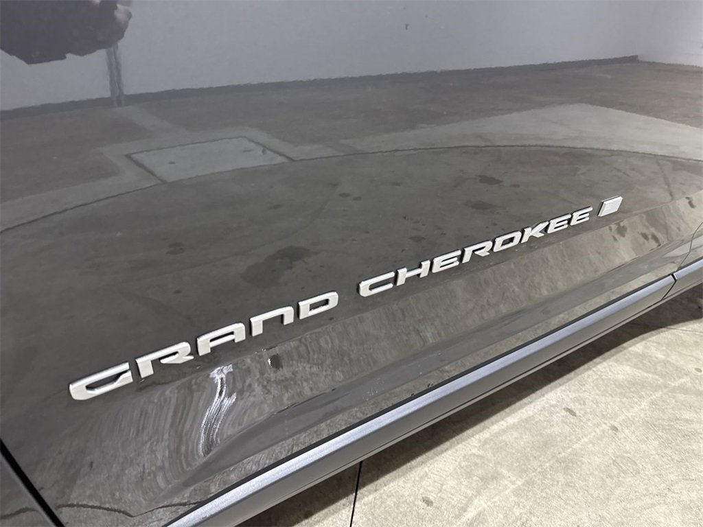 Used 2025 Jeep Grand Cherokee Limited image 27