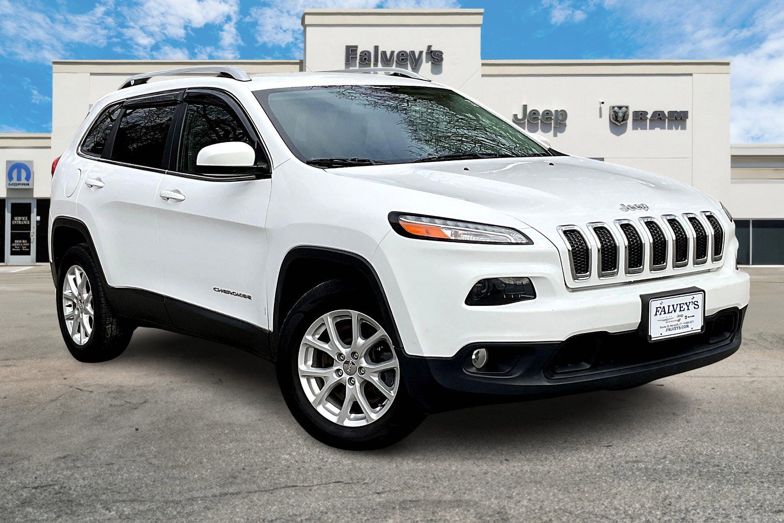 Used 2016 Jeep Cherokee Latitude w/ Cold Weather Group image 11