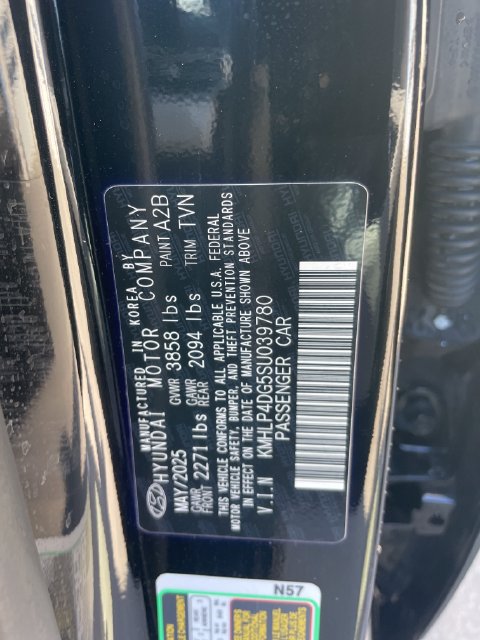 Used 2025 Hyundai Elantra Limited FWD image 26