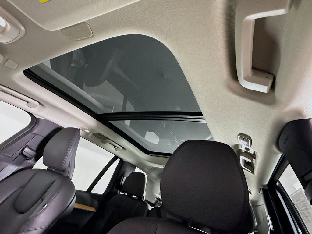 Certified 2025 Volvo XC90 B6 Core image 22