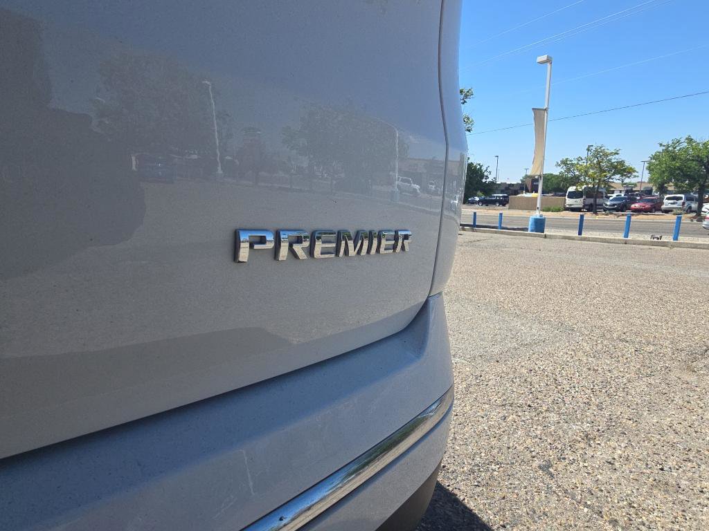 Used 2023 Chevrolet Traverse Premier image 11
