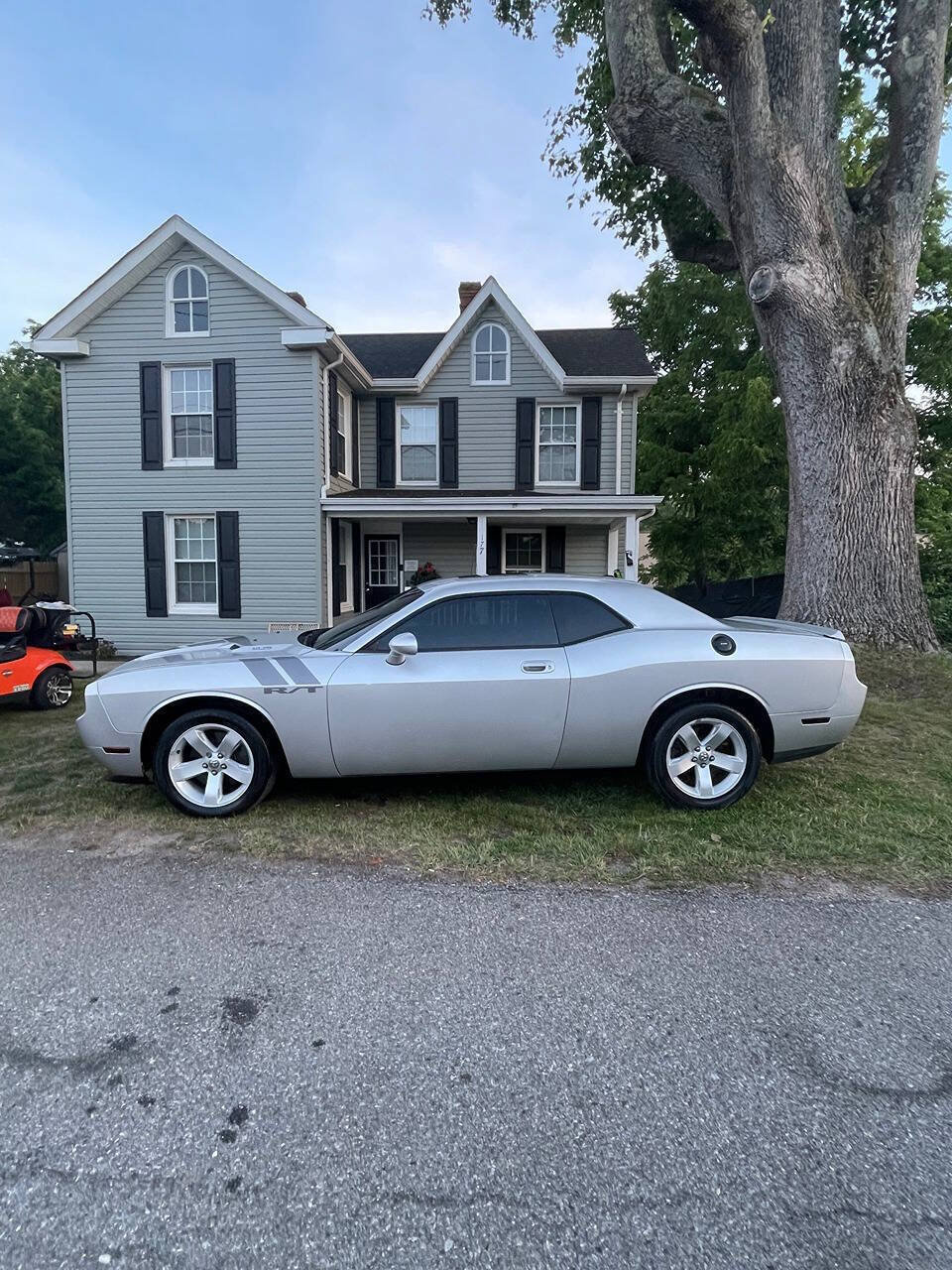 Used 2010 Dodge Challenger R/T w/ Sound Group RWD image 4