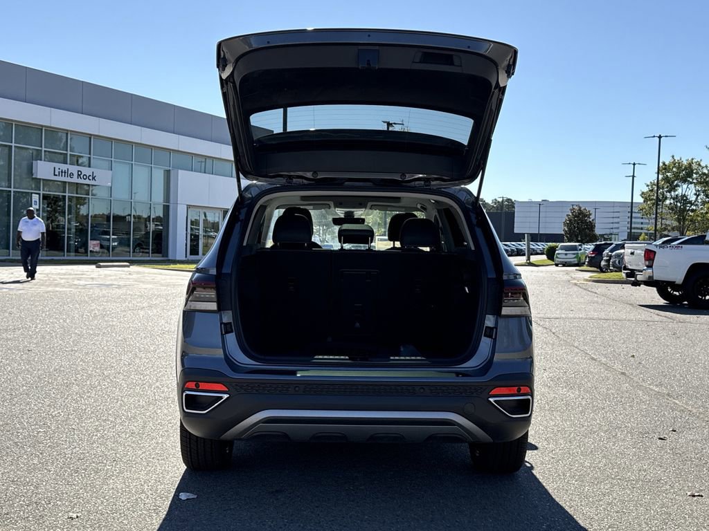 New 2025 Volkswagen Taos SE image 15