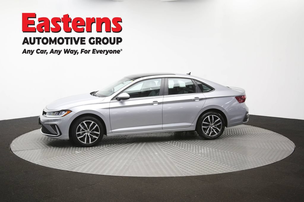 Used 2025 Volkswagen Jetta SE FWD image 57