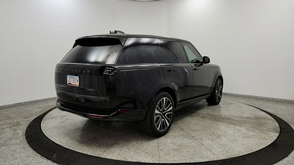 Used 2025 Land Rover Range Rover SE AWD/4WD image 5