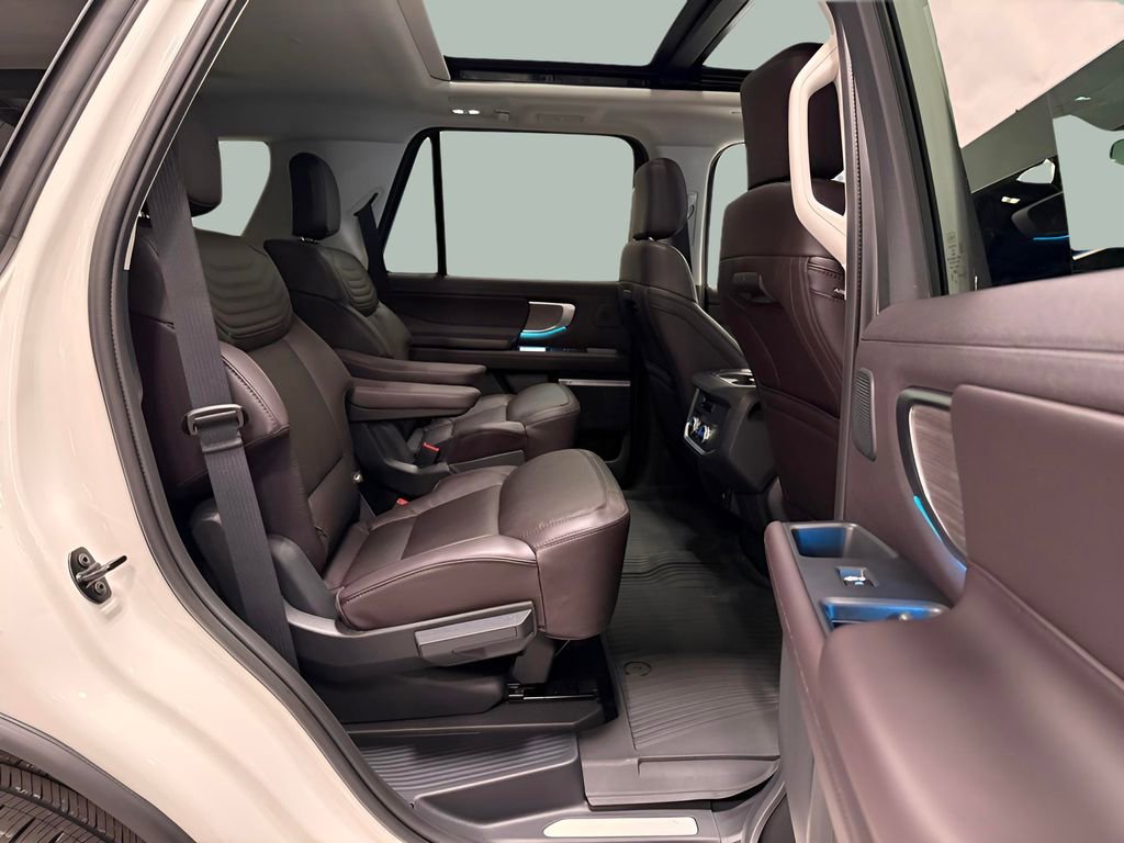 New 2025 Ford Expedition Platinum w/ Platinum Ultimate Package AWD/4WD image 28