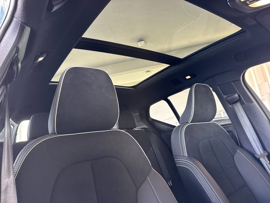 Certified 2025 Volvo XC40 B5 Plus image 16