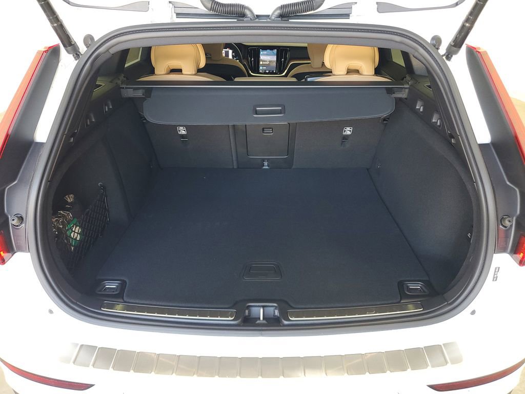 New 2025 Volvo V60 B5 Cross Country Ultra w/ Protection Package Premier image 10