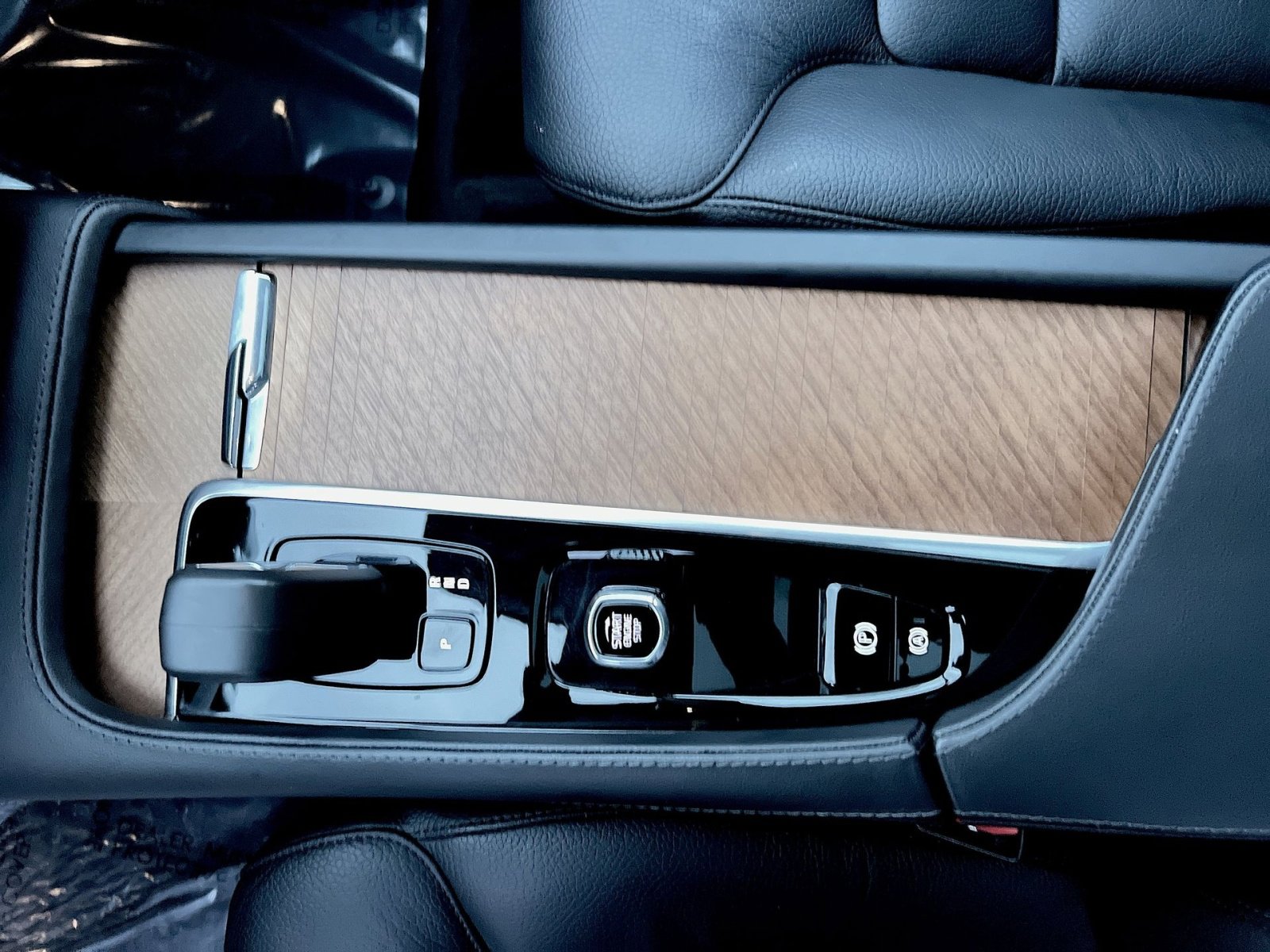 Certified 2023 Volvo XC90 B6 Plus image 23