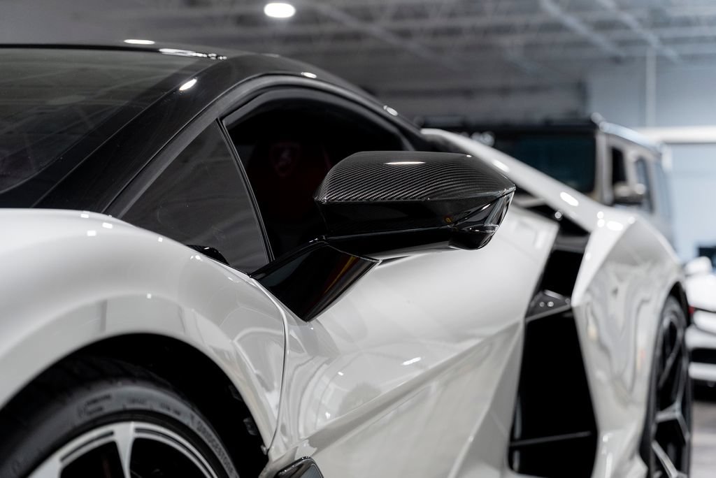 Used 2025 Lamborghini Revuelto AWD/4WD image 21