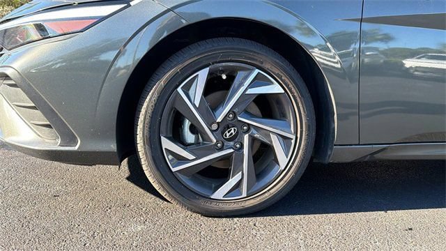 Certified 2025 Hyundai Elantra SEL FWD image 11