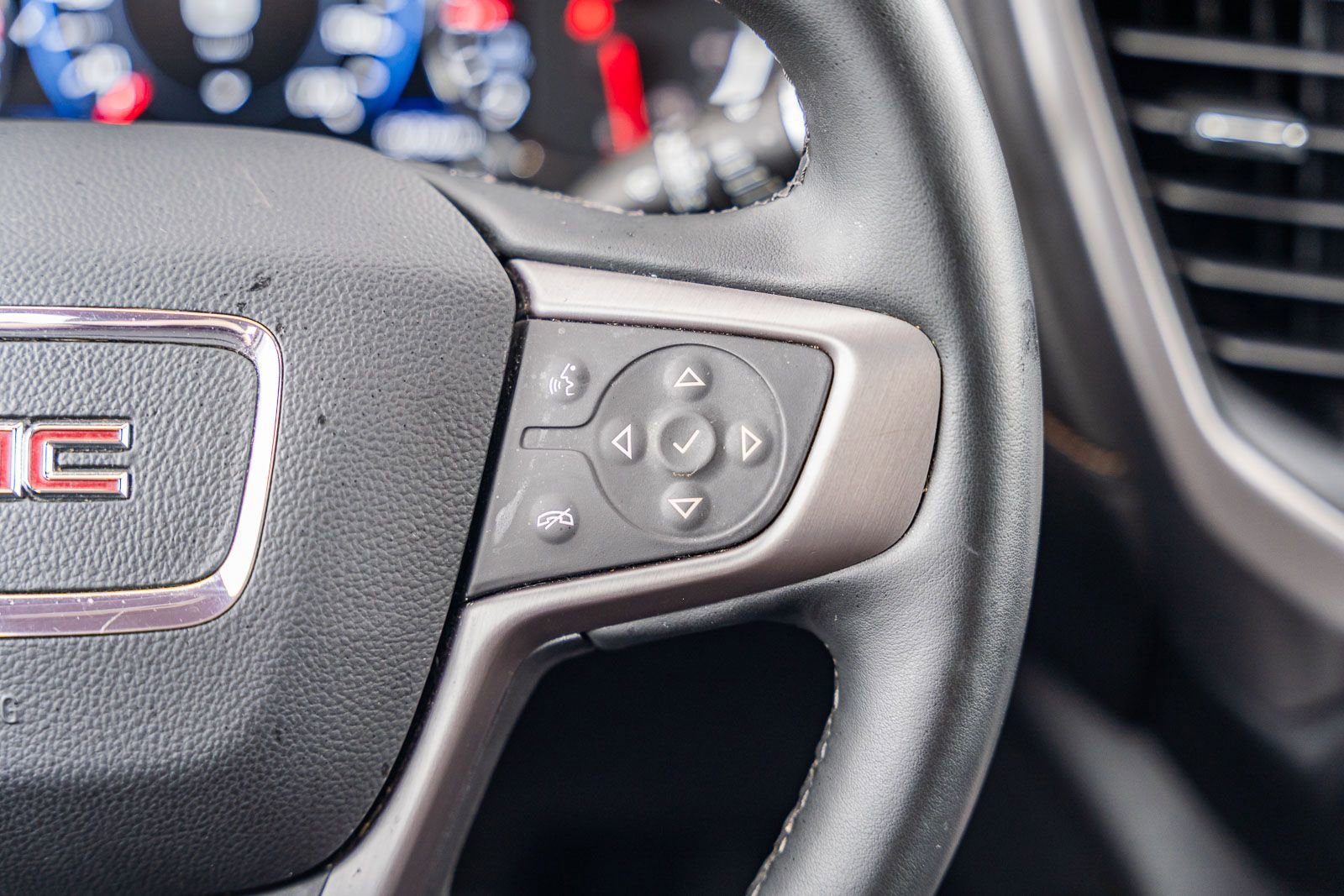 Used 2023 GMC Acadia AT4 w/ Technology Package image 27