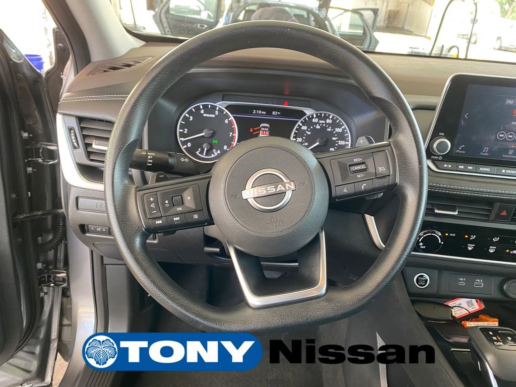 Used 2023 Nissan Rogue S image 32