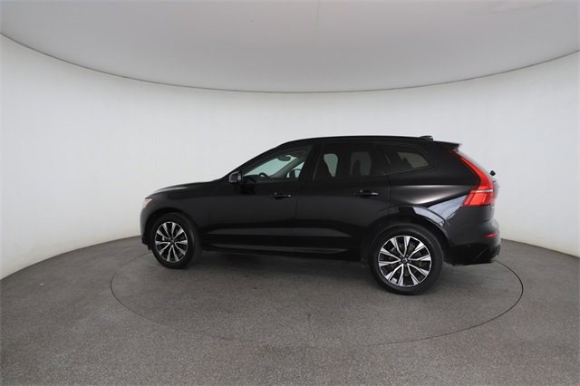 Used 2023 Volvo XC60 B5 Plus image 9