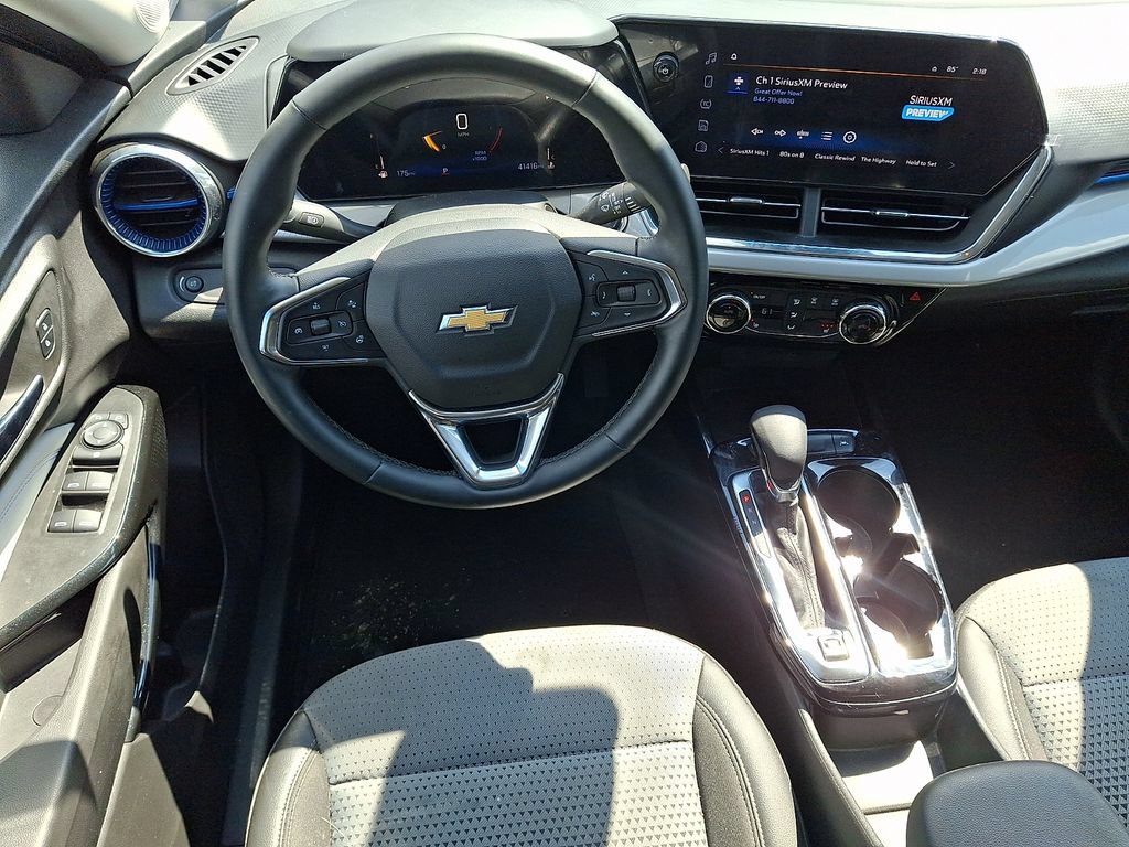 Used 2025 Chevrolet Trax LT w/ Driver Confidence Package FWD image 13