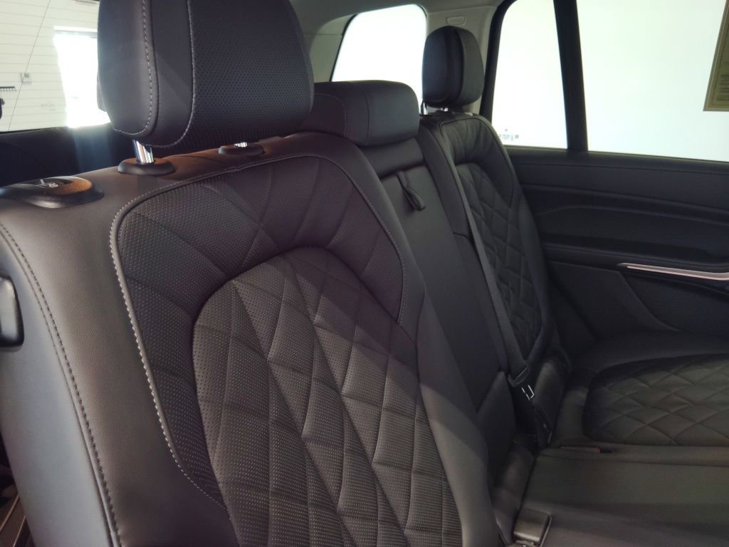 Used 2023 BMW X7 xDrive40i w/ Premium Package image 48