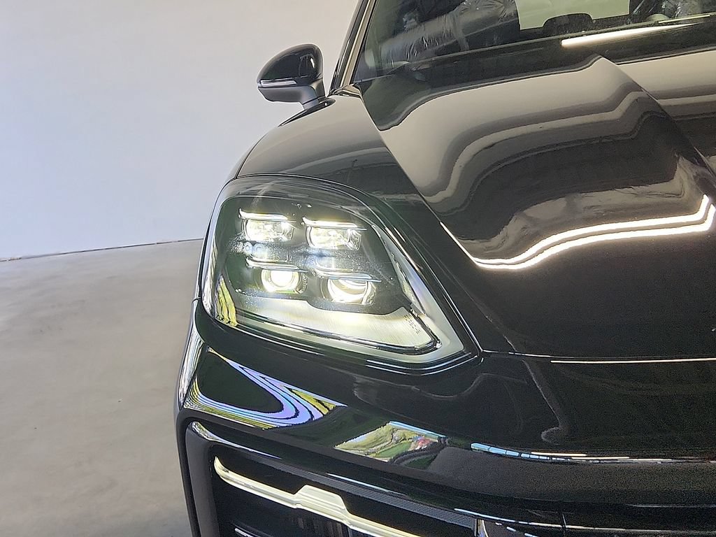 New 2026 Porsche Cayenne Coupe AWD/4WD image 9